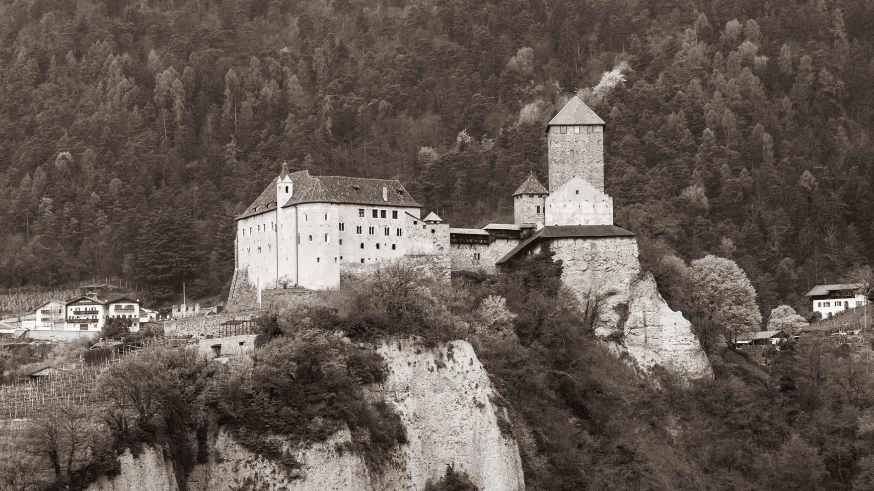 Geschichtliches zu Schloss Tirol
